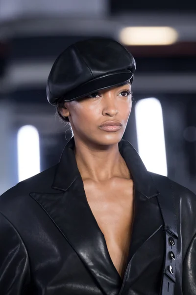 Look 16
